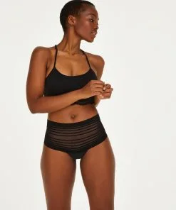 Invisible String, Hoch - Schwarz